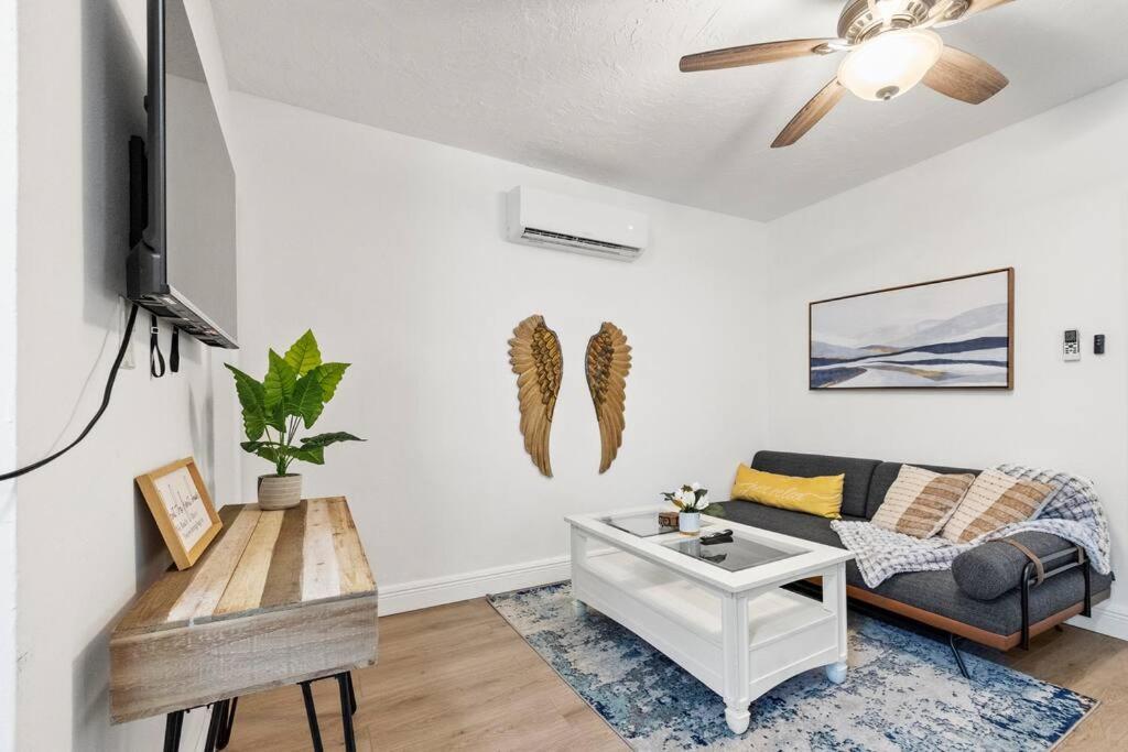 מיאמי Intimate Casita Mia Minutes Away From Airport, Calle 8, Brickell, Coral Gables, The Beach And More! מראה חיצוני תמונה